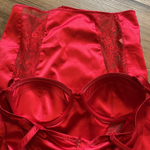 House of CB London Red Lace Satin Bustier Bodycon Dress Size Medium - Picture 14 of 16